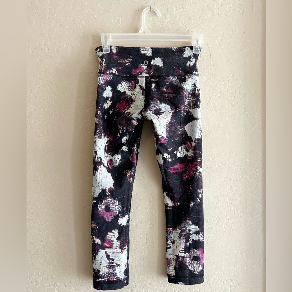 NWOT. Lululemon Floral Crop Leggings